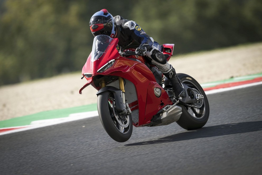 Prueba de la Ducati Panigale V4 S 2025 - Imagen 31