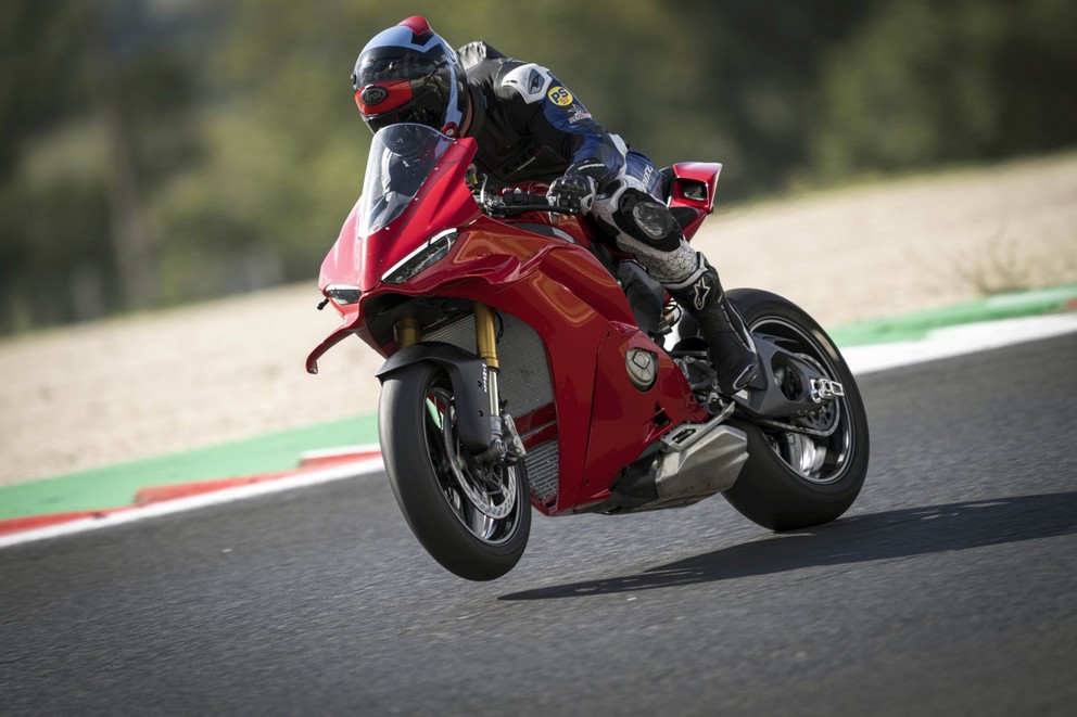 Prueba de la Ducati Panigale V4 S 2025 - Imagen 68