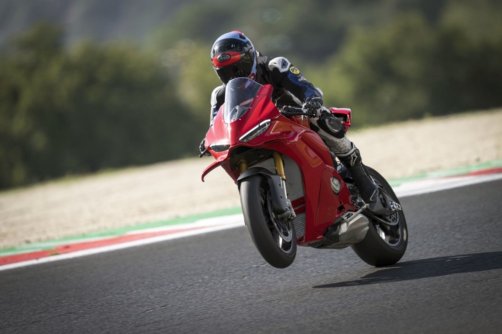 Prueba de la Ducati Panigale V4 S 2025 - Imagen 49