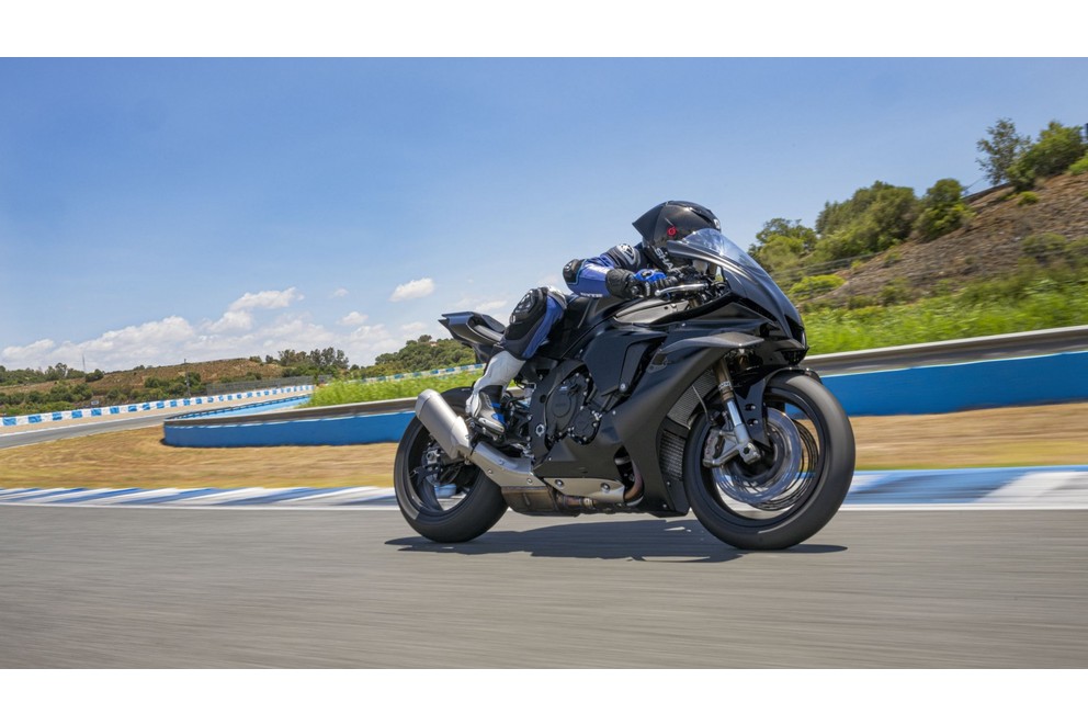 Yamaha R1 RACE 2025 - Imagen 1