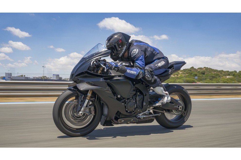 Yamaha R1 RACE 2025 - Image 3