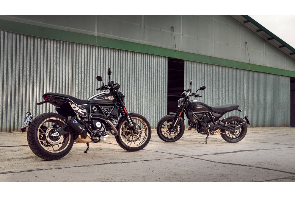 Új Ducati Scrambler Icon Dark 2025 & Full Throttle Frissítés - Kép 37