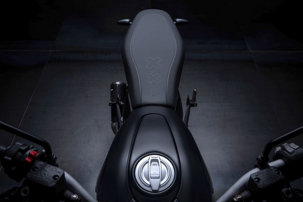 Ducati Scrambler Icon Dark 2025 - Imagen 30