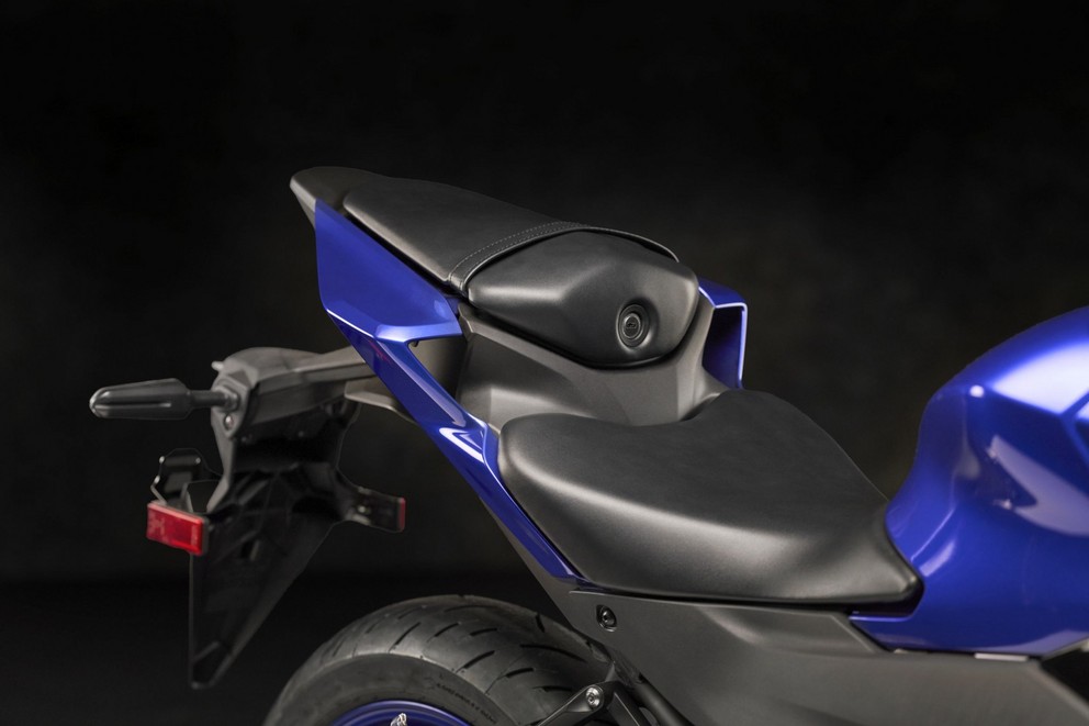 Nova Yamaha R3 2025 - Слика 18