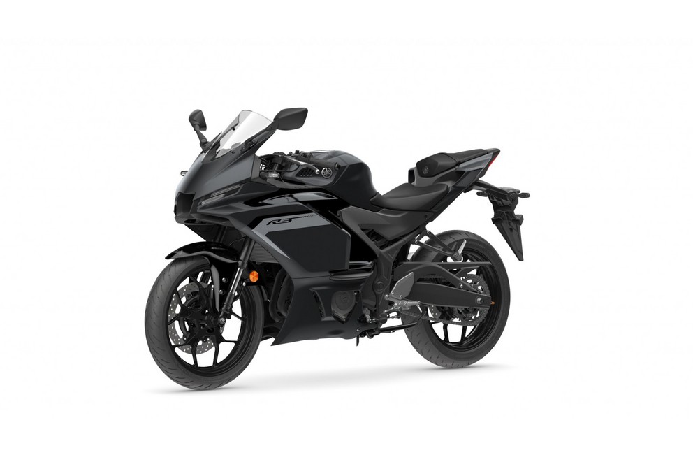 Nova Yamaha R3 2025 - Слика 46