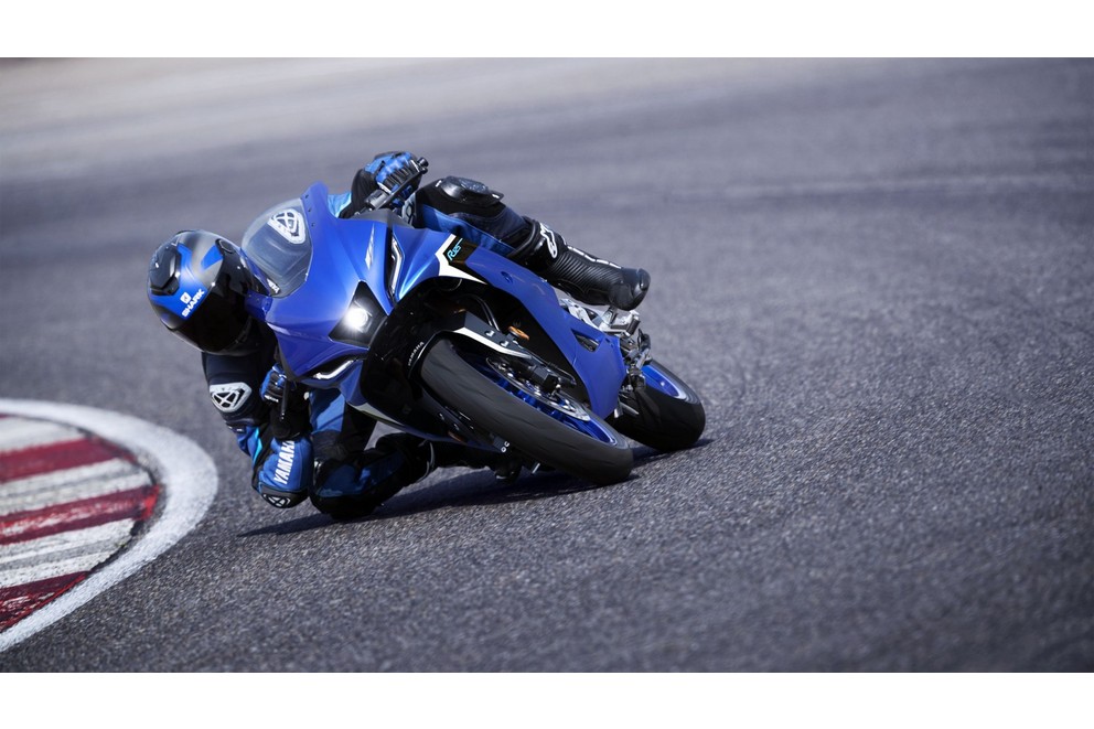 Yamaha R125 in New Colors for 2025 - Image 3