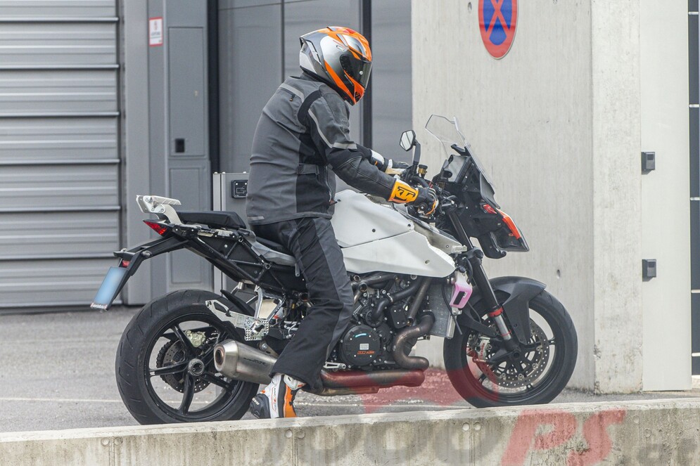 KTM 1290 Super Duke GT 2024 Erlkönig